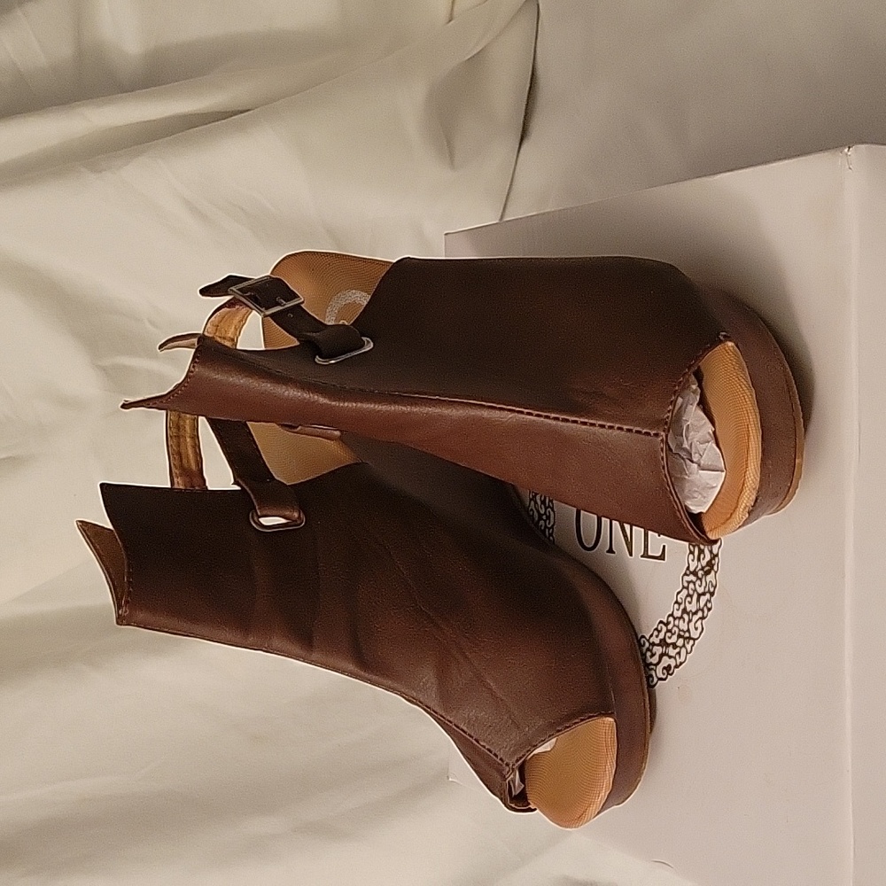 One brand Wedge Brown Heels Adorable 4" Wedge Heels. Size 9